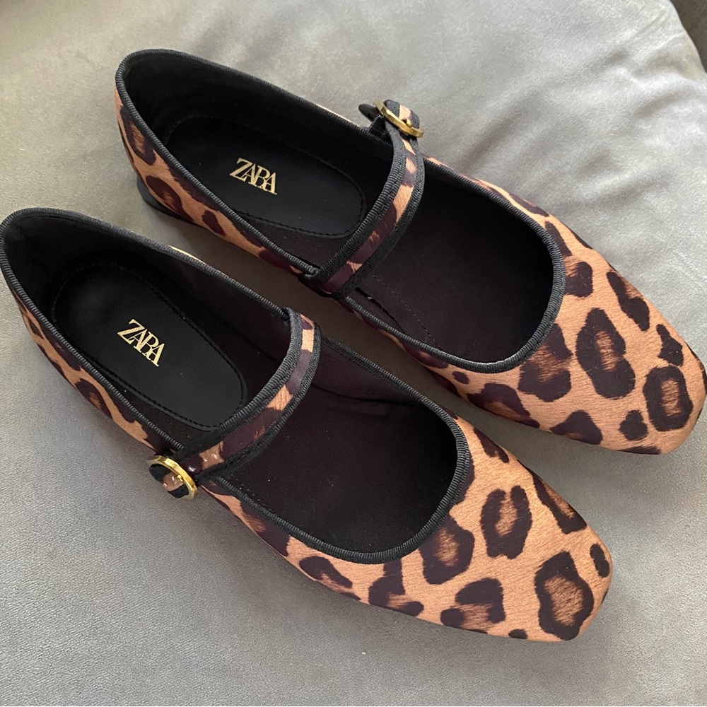 Leopard ballet flats/Mary Janes